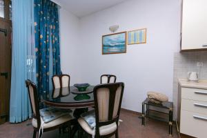 Fotografie z fotogalerie ubytování Family friendly seaside apartments Brela, Makarska - 6007 v destinaci Brela