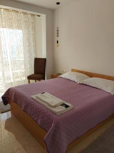 Posteľ alebo postele v izbe v ubytovaní Apartment Podgora 11469a
