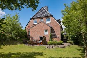a large brick house with a table in the yard at Captains Home in List