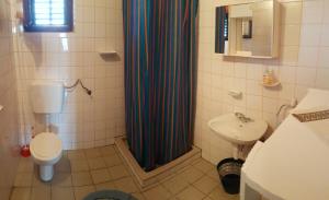 Koupelna v ubytování Apartments for families with children Kampor, Rab - 15144 + 17 fotografií