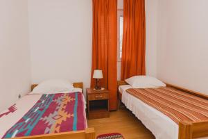 Zdjęcie z galerii obiektu Family friendly seaside apartments Grebastica, Sibenik - 15170 w mieście Grebaštica +27 zdjęć