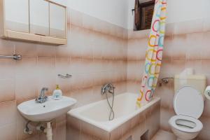 Zdjęcie z galerii obiektu Family friendly seaside apartments Grebastica, Sibenik - 15170 w mieście Grebaštica