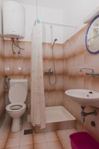 Zdjęcie z galerii obiektu Family friendly seaside apartments Grebastica, Sibenik - 15170 w mieście Grebaštica