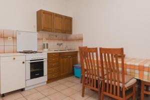 Zdjęcie z galerii obiektu Family friendly seaside apartments Grebastica, Sibenik - 15170 w mieście Grebaštica