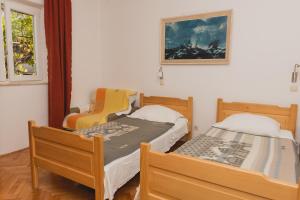 Zdjęcie z galerii obiektu Family friendly seaside apartments Grebastica, Sibenik - 15170 w mieście Grebaštica
