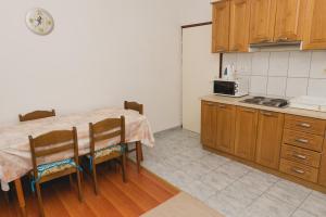 Zdjęcie z galerii obiektu Family friendly seaside apartments Grebastica, Sibenik - 15170 w mieście Grebaštica