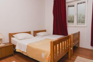 Zdjęcie z galerii obiektu Family friendly seaside apartments Grebastica, Sibenik - 15170 w mieście Grebaštica