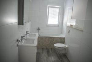 Kúpeľňa v ubytovaní Apartments with a parking space Baska Voda, Makarska - 15214