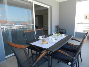 Nápoje v ubytovaní Apartments with a parking space Baska Voda, Makarska - 15214