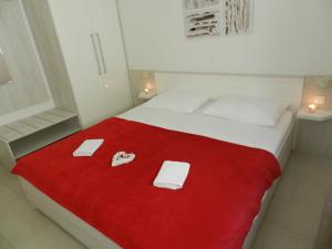 Posteľ alebo postele v izbe v ubytovaní Apartments with a parking space Baska Voda, Makarska - 15214