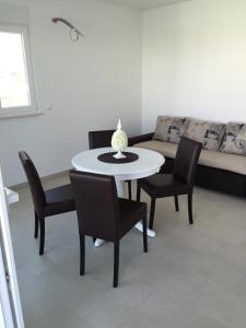 Posedenie v ubytovaní Apartments with a parking space Baska Voda, Makarska - 15214