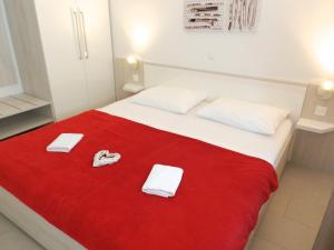 Posteľ alebo postele v izbe v ubytovaní Apartments with a parking space Baska Voda, Makarska - 15214