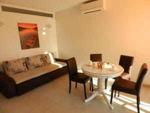 Posedenie v ubytovaní Apartments with a parking space Baska Voda, Makarska - 15214