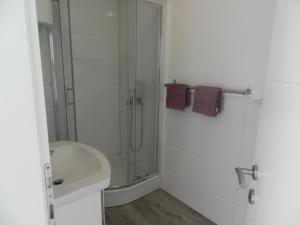 Kúpeľňa v ubytovaní Apartments with a parking space Baska Voda, Makarska - 15214