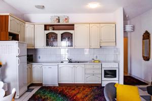 Fotografia z galérie ubytovania Apartments by the sea Trogir - 15237 v Trogiri