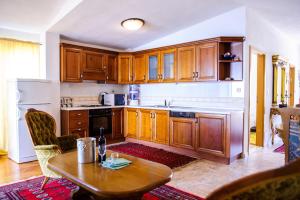 Fotografia z galérie ubytovania Apartments by the sea Trogir - 15237 v Trogiri