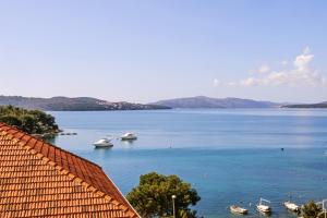 Fotografia z galérie ubytovania Apartments by the sea Trogir - 15237 v Trogiri