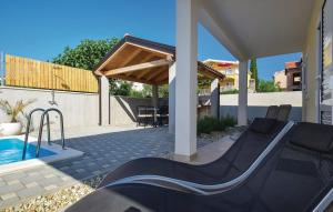 Bazén v ubytování Family friendly house with a swimming pool Vodice - 15243 nebo v jeho okolí