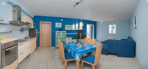 Kuchyň nebo kuchyňský kout v ubytování Apartments by the sea Postira, Brac - 15242