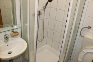 Fotografie z fotogalerie ubytování Apartments and rooms with parking space Trilj, Zagora - 14609 v destinaci Trilj + 15 fotografií