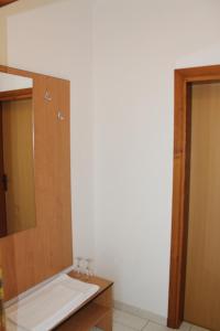 Fotografie z fotogalerie ubytování Apartments and rooms with parking space Trilj, Zagora - 14609 v destinaci Trilj