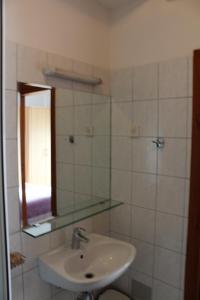 Fotografie z fotogalerie ubytování Apartments and rooms with parking space Trilj, Zagora - 14609 v destinaci Trilj