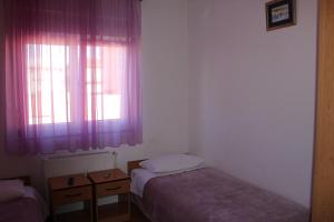Fotografie z fotogalerie ubytování Apartments and rooms with parking space Trilj, Zagora - 14609 v destinaci Trilj