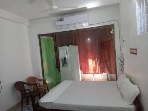 Parisha Residency- Temple Side Hotel客房内的一张或多张床位