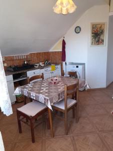 Kuchyň nebo kuchyňský kout v ubytování Eleni