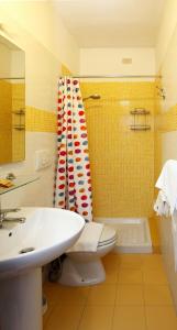 a bathroom with a sink and a toilet and a shower at Il Garibaldi in San Quirico dʼOrcia