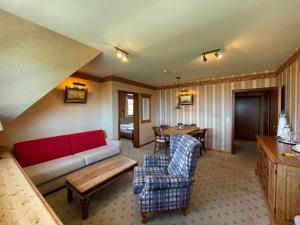 Posezení v ubytování Moby Dick Hotel & Ferienwohnungen + 29 fotografií