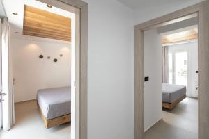 Posteľ alebo postele v izbe v ubytovaní Amelia villas Naxos
