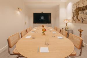 Uma TV ou centro de entretenimento em Hôtel Longemalle