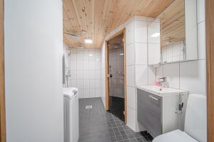 Ванна кімната в Levillas Martinmutka A & B