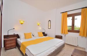 Ένα ή περισσότερα κρεβάτια σε δωμάτιο στο 260 Casa Esperanza ETV8943 by Mallorca Charme