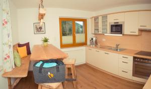 Kuchyň nebo kuchyňský kout v ubytování Chalet Eben
