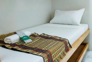Ένα ή περισσότερα κρεβάτια σε δωμάτιο στο RedDoorz near SM City Butuan, Butuan City