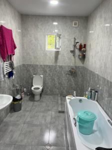 Koupelna v ubytování Cozy space in Tbilisi + 12 fotografií