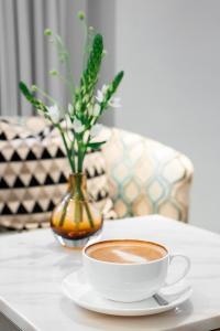 Příslušenství pro přípravu čaje a kávy v ubytování Gracie Art Hotel