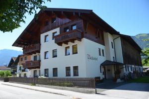 Nespecifikovaný výhled na hory nebo výhled na hory při pohledu z apartmánu