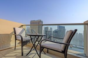 Balkón nebo terasa v ubytování Spacious Studio in The Address Residences Dubai Marina by Deluxe Holiday Homes