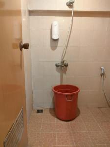 Bilik mandi di Bukit Indah Hotel Piyungan