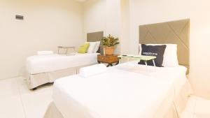 Voodi või voodid majutusasutuse UrbanView at Lacson Street Bacolod City by RedDoorz toas