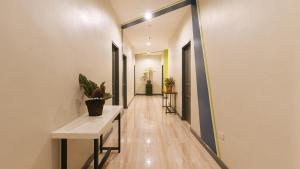 Foto sihtkohas Bacolod asuva majutusasutuse UrbanView at Lacson Street Bacolod City by RedDoorz galeriist