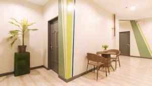 Foto sihtkohas Bacolod asuva majutusasutuse UrbanView at Lacson Street Bacolod City by RedDoorz galeriist