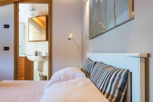 Posteľ alebo postele v izbe v ubytovaní Apartment Tamara Suite - Menaggio
