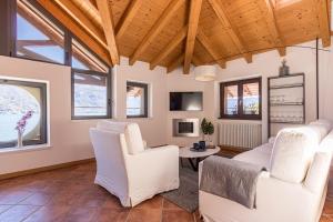 Televízia a/alebo spoločenská miestnosť v ubytovaní Apartment Tamara Suite - Menaggio