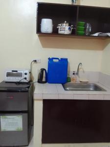 Η κουζίνα ή μικρή κουζίνα στο Affordable Staycation along Ortigas Extension
