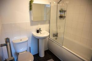 a bathroom with a toilet and a sink and a shower at Bristol Short Stays Redland Free Parking! in Bristol