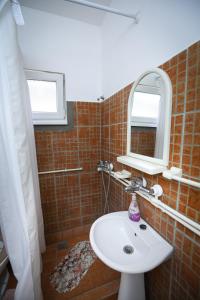 a bathroom with a sink and a mirror at Apartman Biljana in Šabac